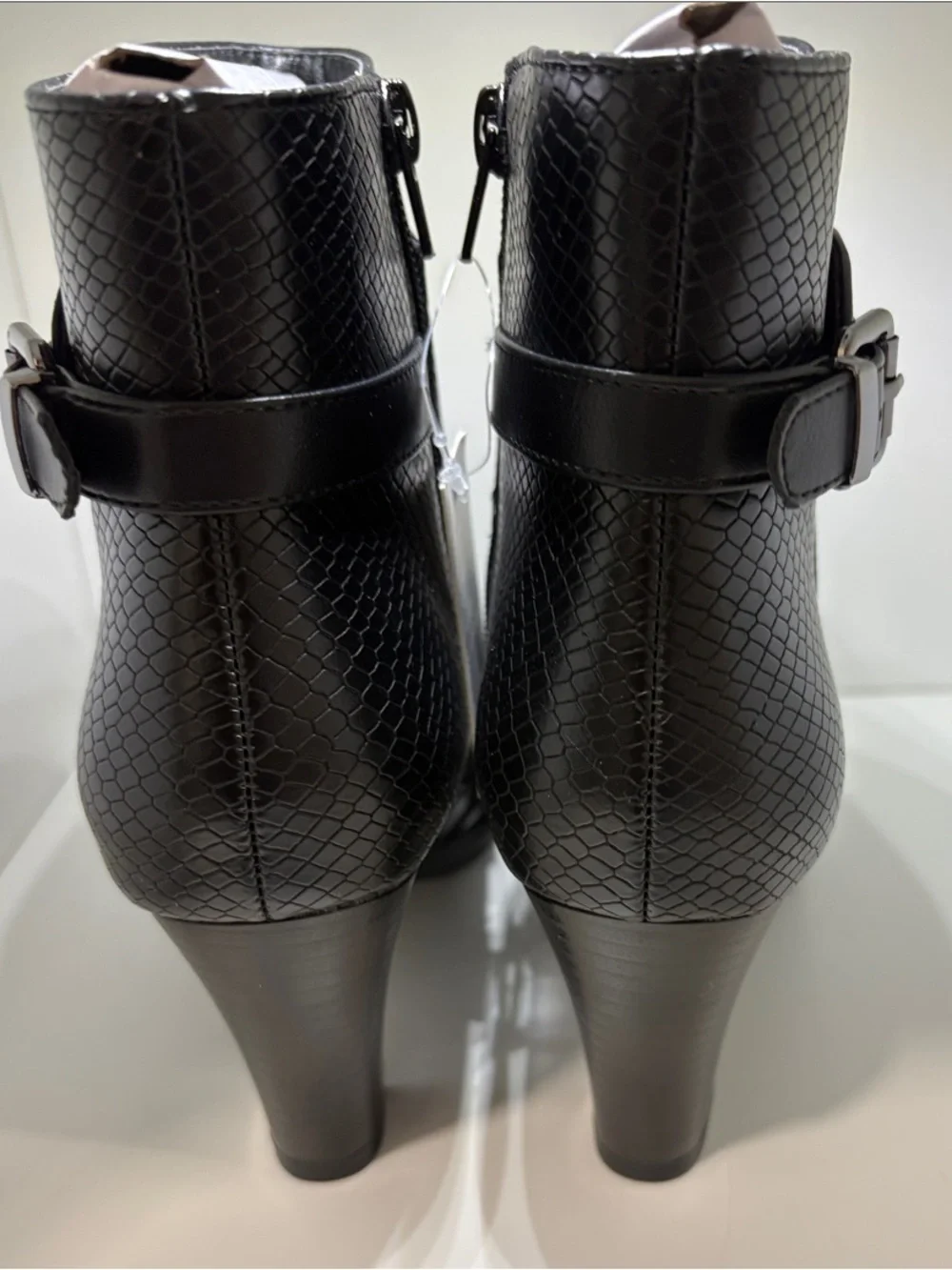 Source Unknown Black Women's Ankle Booties with Side Zip